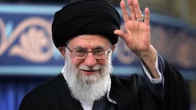 Khamenei rejeita negociar com Trump sobre acordo nuclear.