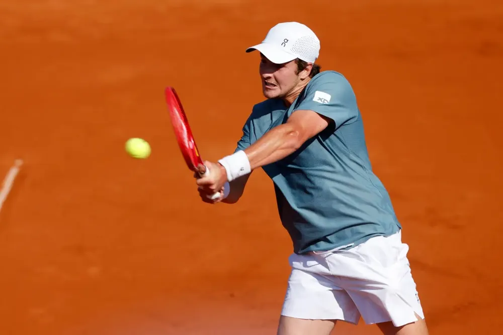 Tênis – ATP 500 – Munich Open – MTTC Iphitos, Munique, Alemanha – 17 de abril de 2026 O brasileiro João Fonseca em ação durante sua partida de quartas de final contra o norte-americano Ben Shelton. REUTERS/Michaela Stache