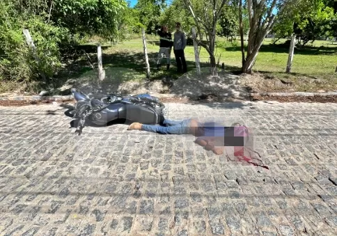 Homem é assassinado a tiros enquanto pilotava motocicleta em Gravatá.