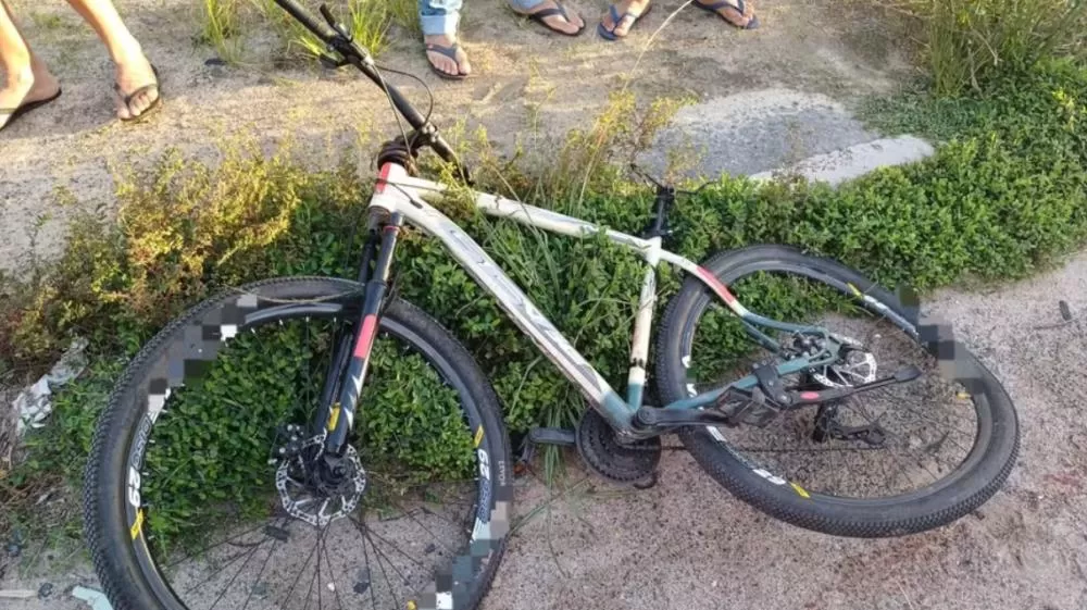 Ciclista morre atropelado enquanto ia para o trabalho na BR-232, no Recife.