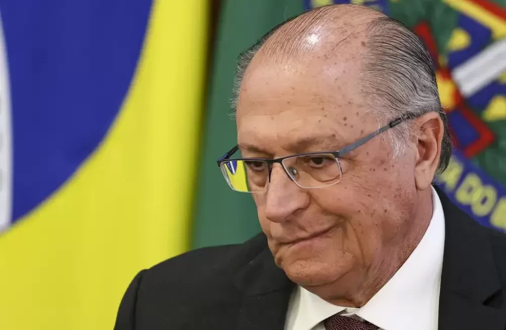 Alckmin defende diálogo com EUA sobre tarifas.