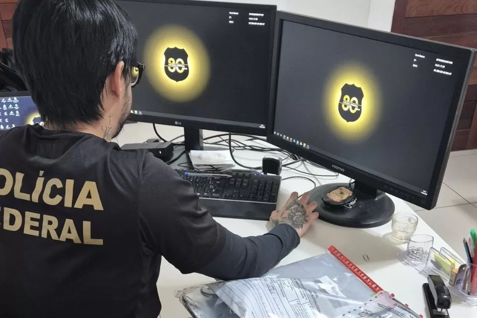 Operação da Polícia Federal desmonta esquema de fraude de R$ 945 milhões no INSS.