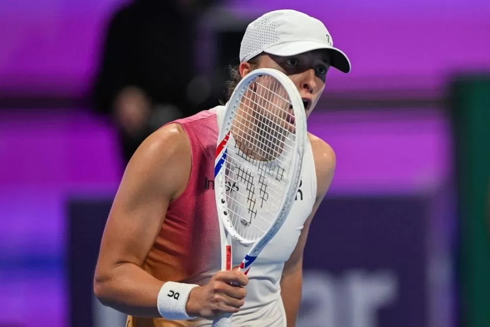 Swiatek desbanca Zheng e faz tira-teima com a jovem Andreeva na semifinal em Indian Wells.