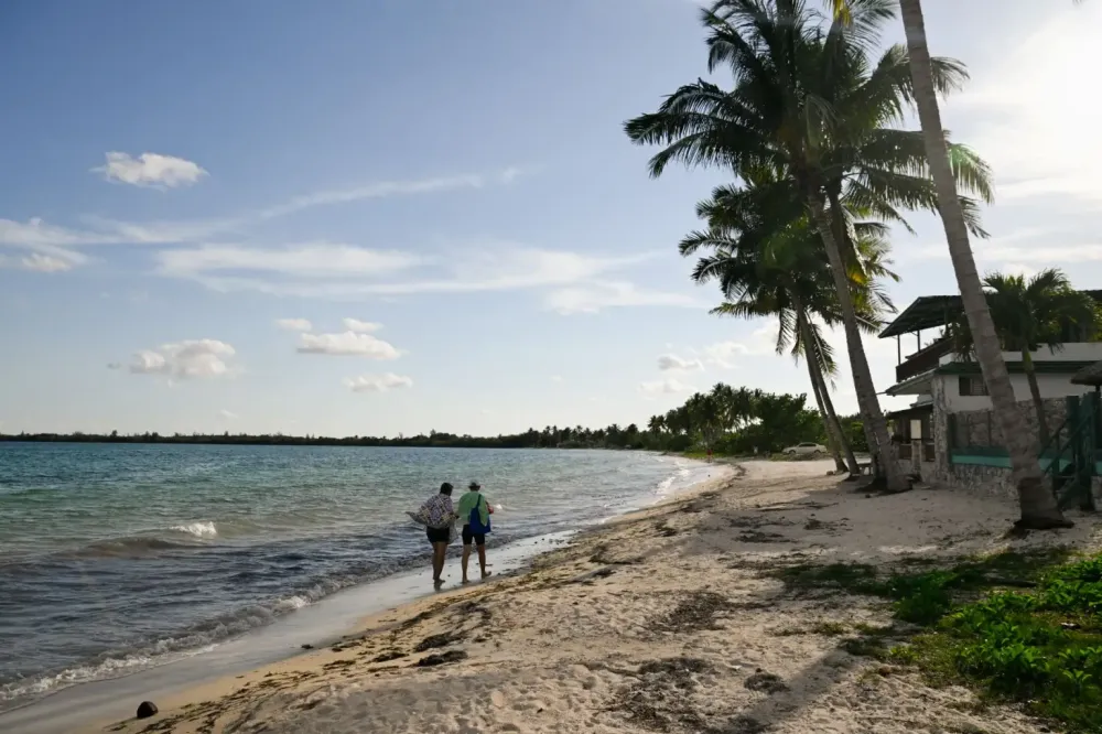 Turismo em Cuba cai quase pela metade no 1° tri com crise de energia.