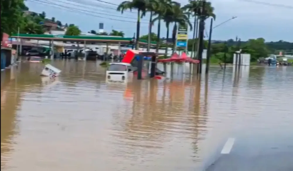 Inmet emite alerta após chuvas desabrigarem mais de 2 mil no Nordeste; 6 morreram.