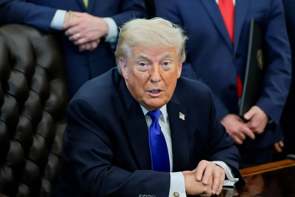 Trump amplia sanções dos EUA contra governo de Cuba e entidades.