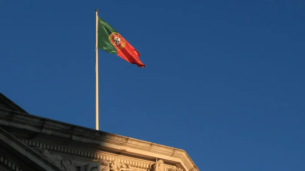 Portugal promulga lei que endurece regras para nacionalidade.