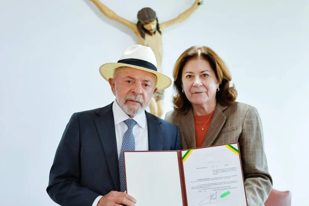 Lula assina MP garantindo R$ 305 milhões para municípios atingidos por chuvas no país.