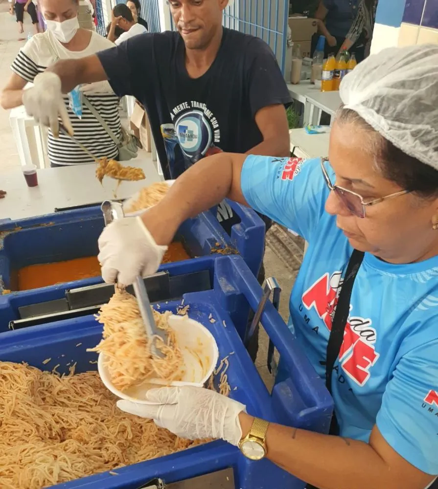Chuvas: abrigos de Olinda arrecadam alimentos e fornecem refeições.