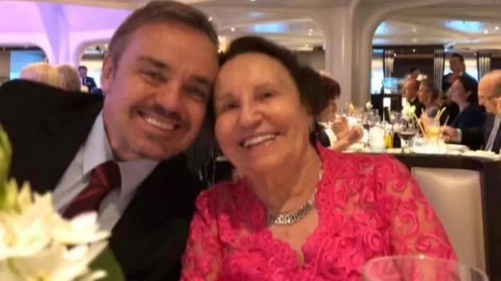 Mãe de Gugu Liberato é internada com suspeita de AVC em SP.