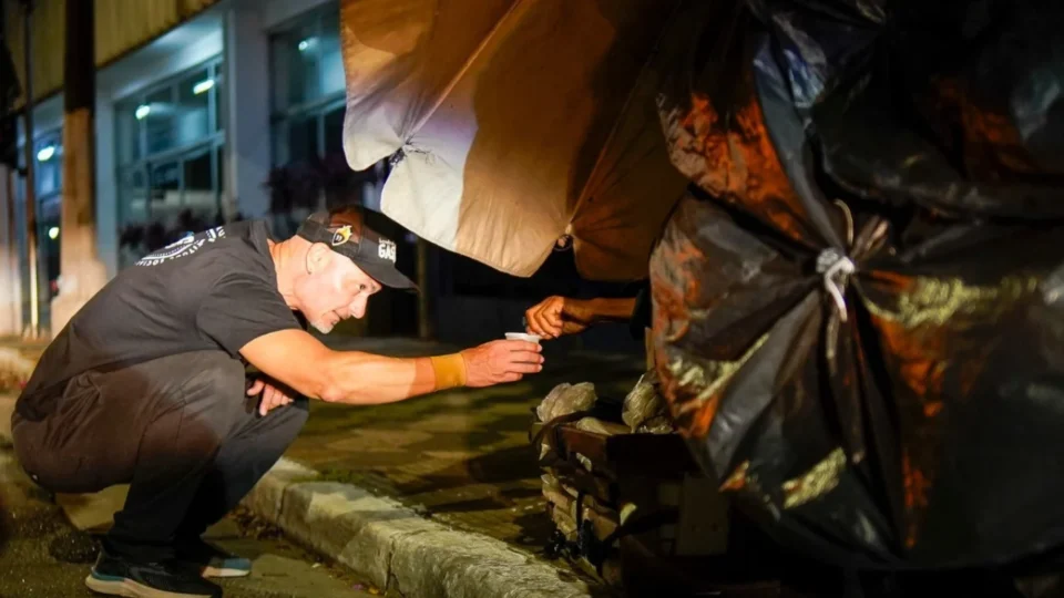 Gestão Nunes impõe dificuldades ao trabalho de ONGs; Padre Julio é alvo de ataque.