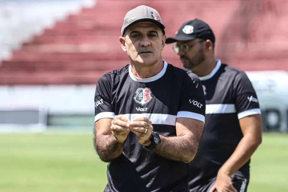 Provável escalação do Santa Cruz contra Sport em clássico da semifinal do Pernambucano.