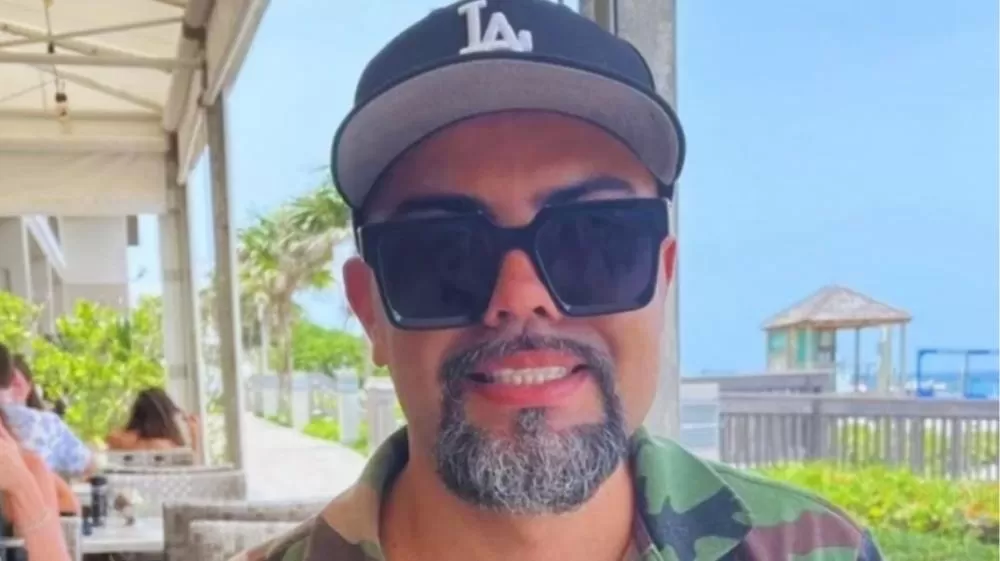 Comerciante que matou turista americano por dívida de cerveja vira réu.