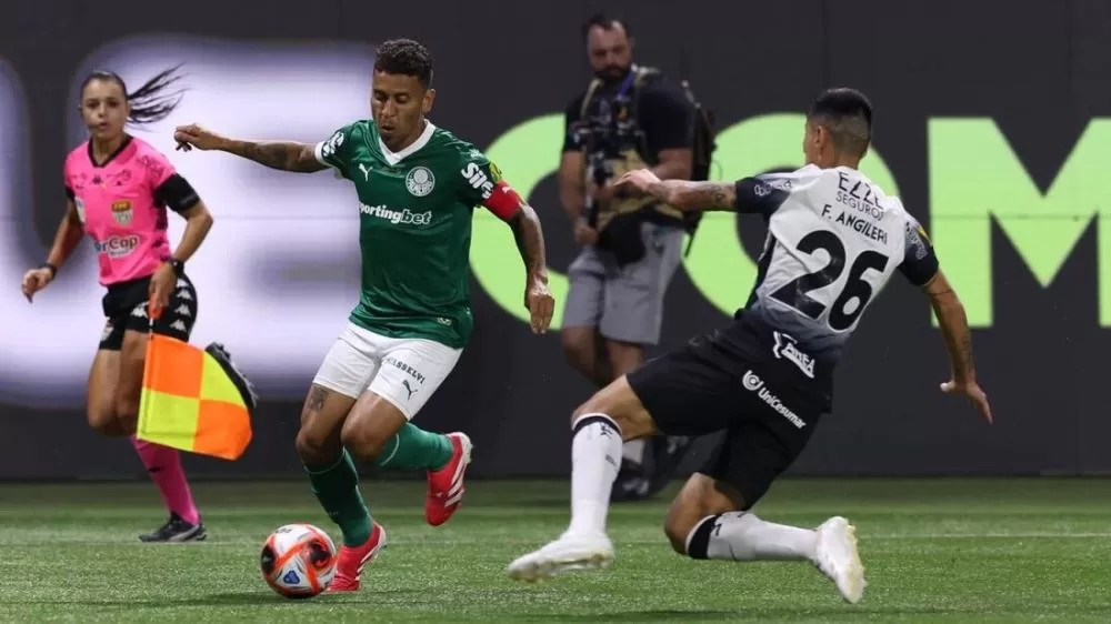 Corinthians se redime, vence Palmeiras e fica a um empate de encerrar jejum de títulos.