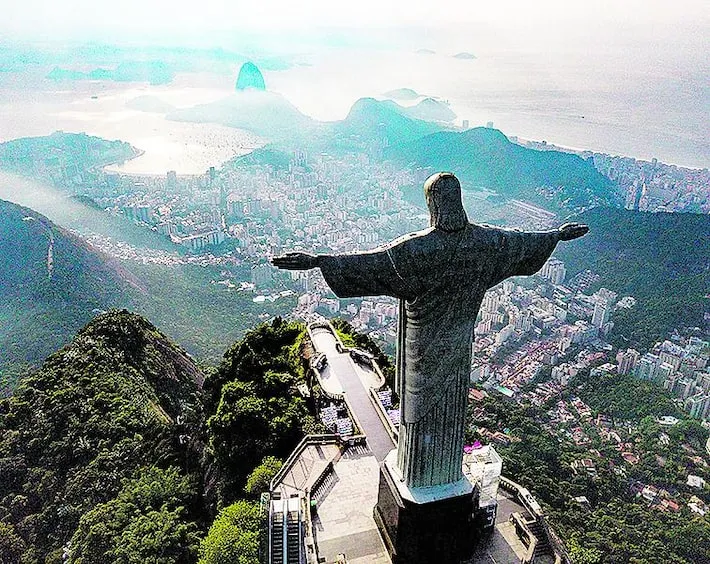 Turista morre após passar mal em escadaria do Cristo Redentor, no Rio de Janeiro