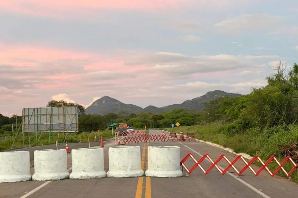 Ponte do Cumbe volta a ser interditada após subida de nível de barragem na Mata Norte