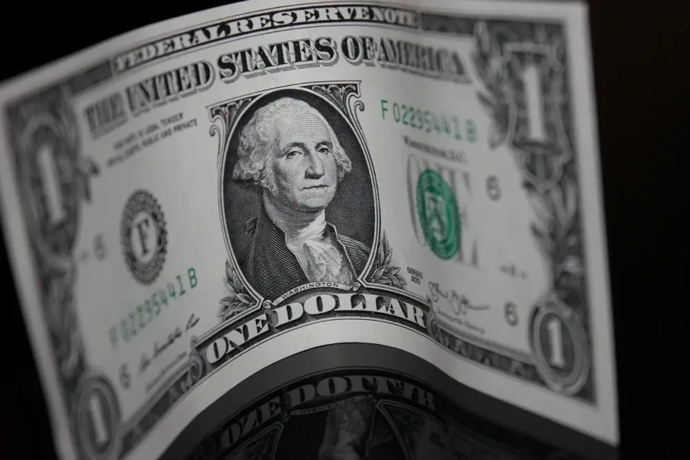 Dólar hoje sobe com exterior e pesquisa eleitoral no radar