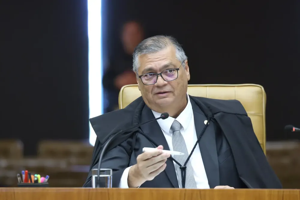 Dino diz que é preciso ter cuidado com falas já que ‘até detergente vira confusão’