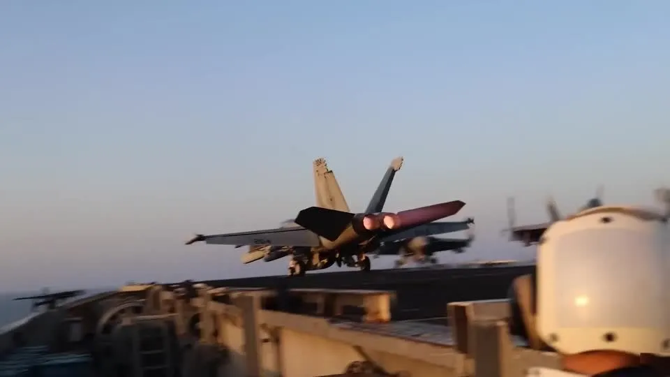 Trump fala em “força esmagadora” contra Houthis; mais ações são esperadas.