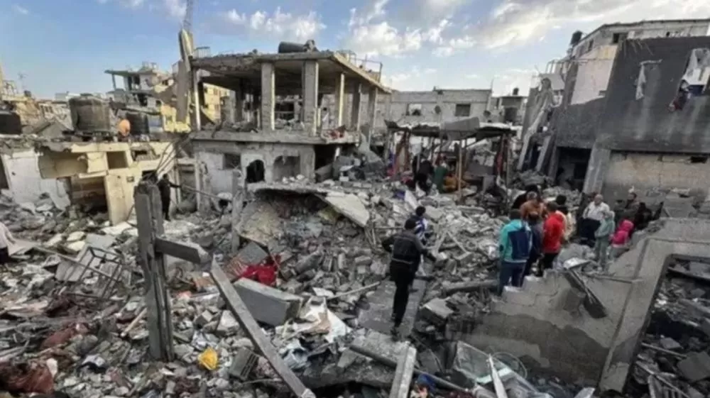 Israel ataca Gaza após impasse sobre reféns; há pelo menos 404 mortos.