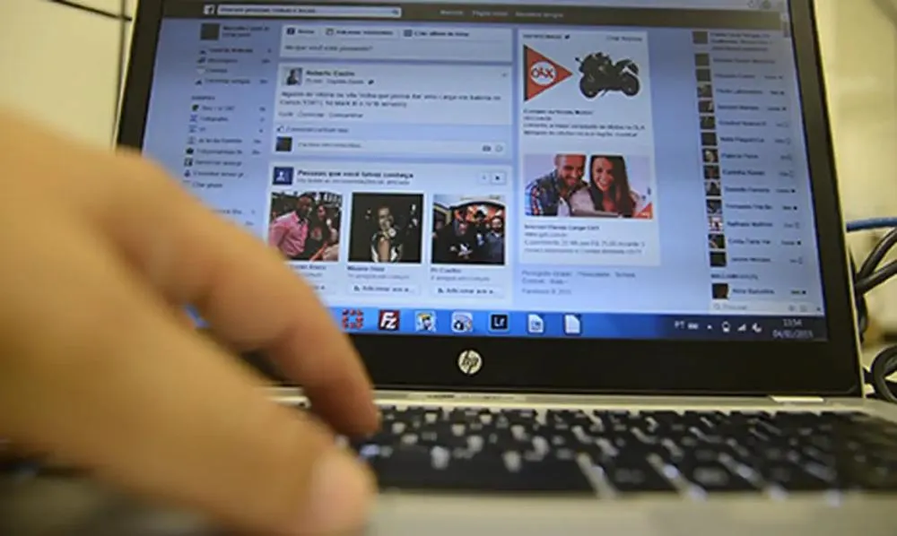 Homem que criou 'fake' no Facebook para atrair ex e esfaqueá-la é condenado a 8 anos de prisão