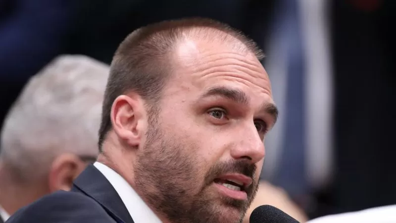 Eduardo Bolsonaro diz que vai ficar nos EUA para não ser preso por Alexandre de Moraes.