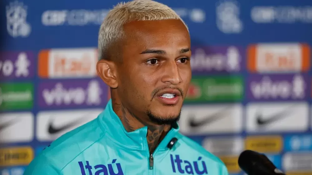Na seleção, Wesley revela conselhos de flamenguistas e afirma: 'Duelos para grandes jogadores'.