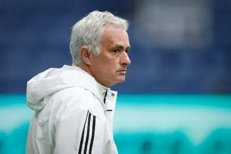Mourinho no Real Madrid pode custar mais de R$ 80 milhões após mudança nas eleições, diz jornal.