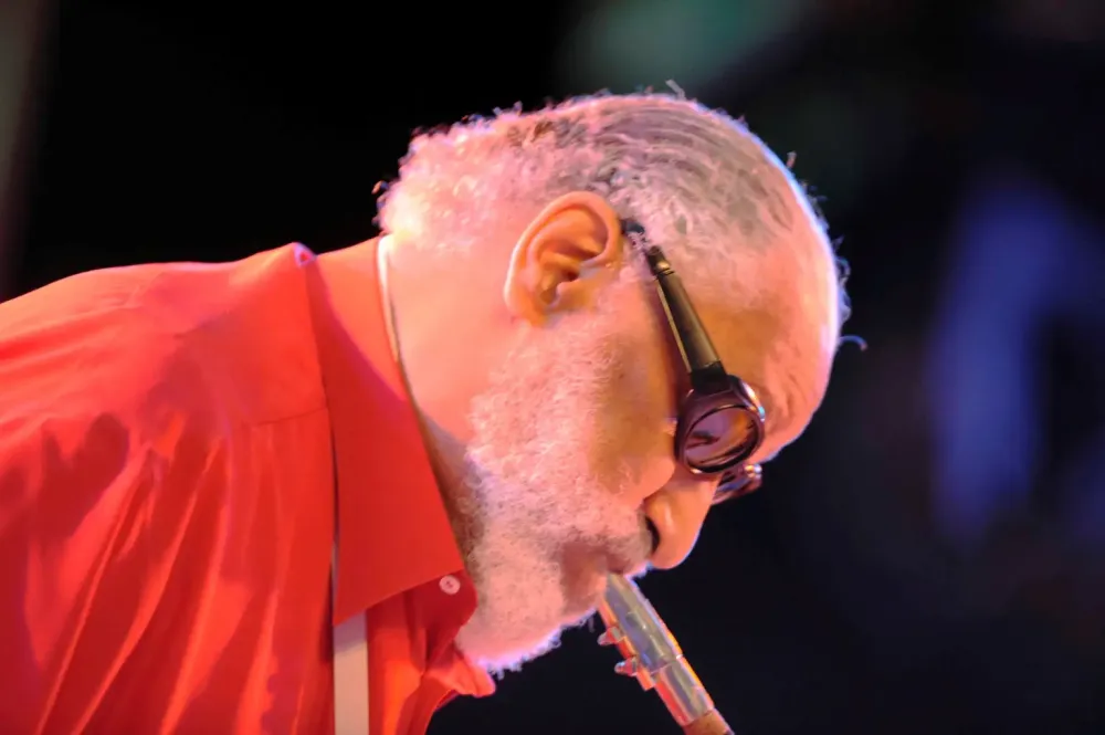 Sonny Rollins, “colosso” do saxofone e lenda do jazz, morre aos 95 anos