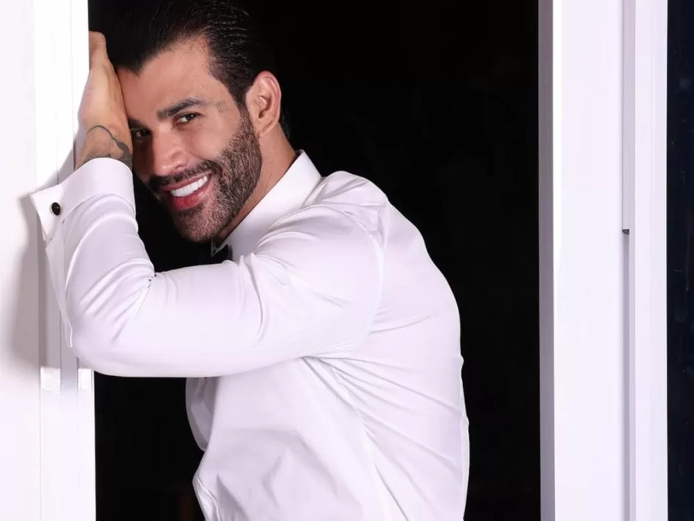 Fugindo da política, Gusttavo Lima foca em dominar o mercado latino hispânico.