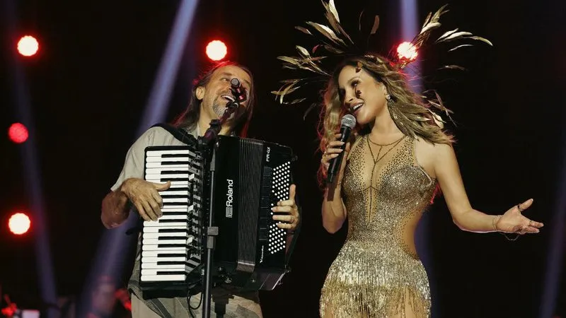 Com foco no São João, Cláudia Leitte lança novo EP e critica rótulos: “Tentam nos colocar em caixinhas”