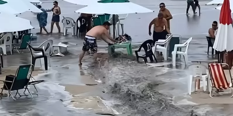 Esgoto vaza e invade um dos destinos turísticos mais visitados do Nordeste; ASSISTA.
