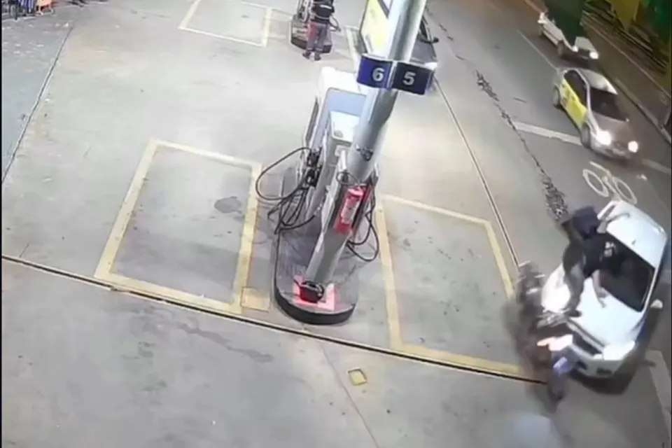 Motorista bate em moto de entregador de aplicativo após briga de trânsito no Agreste