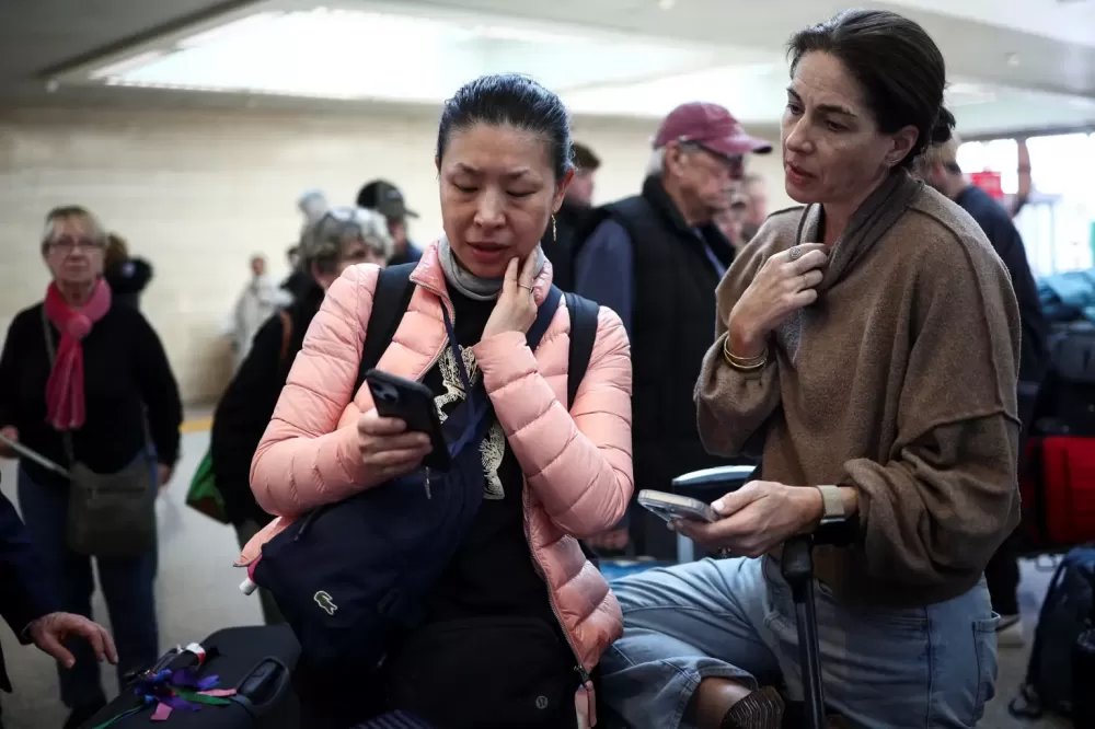 Incêndio paralisa Heathrow e afeta voos do Brasil; prejuízo pode passar de R$ 370 mi.