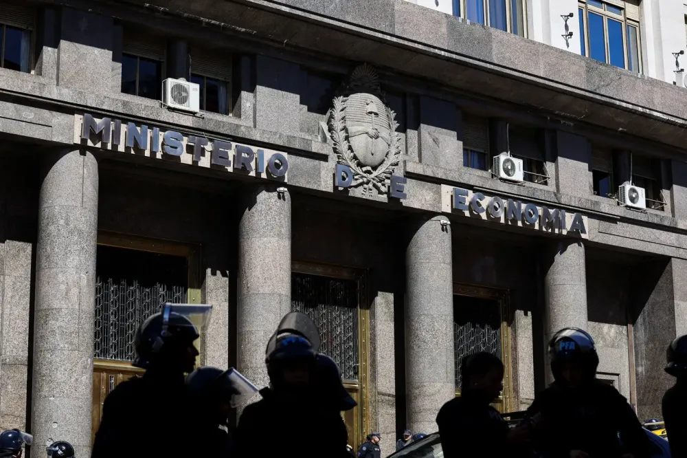 Argentina tem novo upgrade da S&P, e títulos em dólar disparam