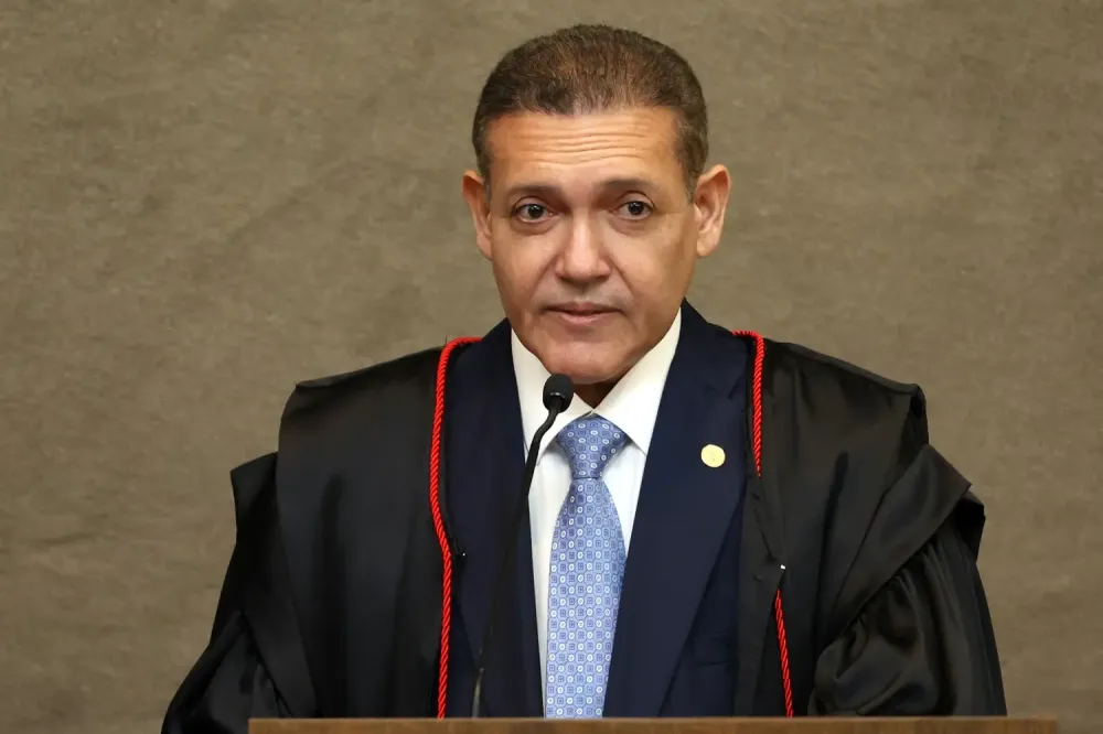 Nunes Marques será relator de ação de Flávio contra Lula no STF