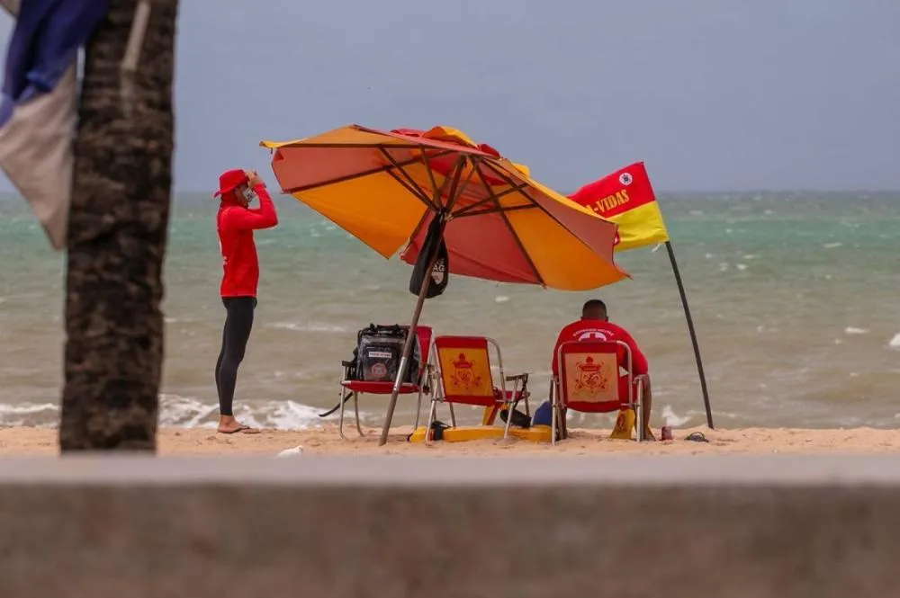 Bombeiros anunciam aumento de 50% dos postos de salva-vidas nas praias do Recife e Jaboatão