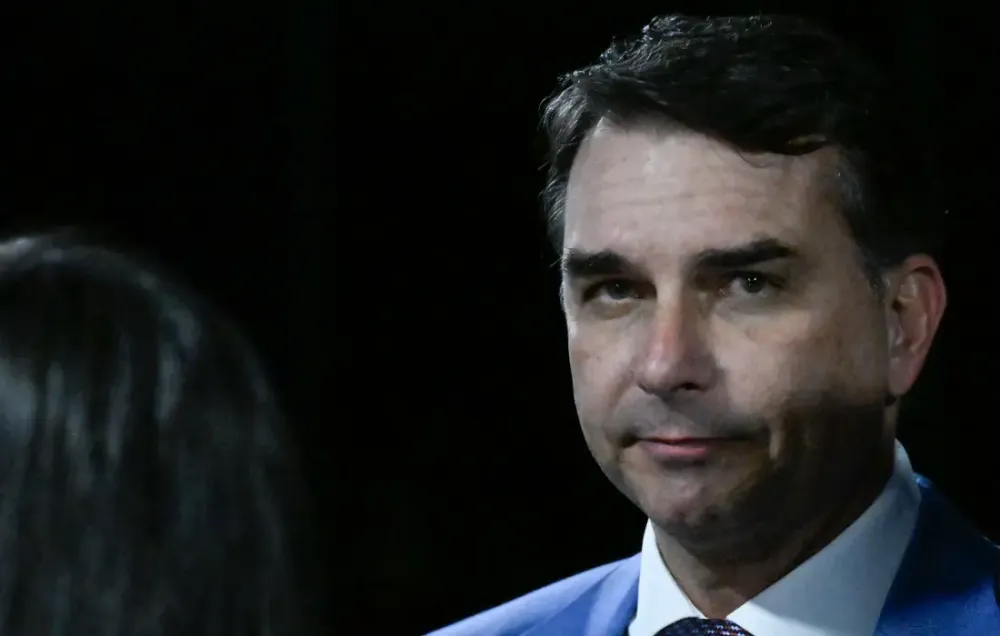 “Votos voltarão para mim”, diz Flávio após investigação da PF contra aliados de Lula