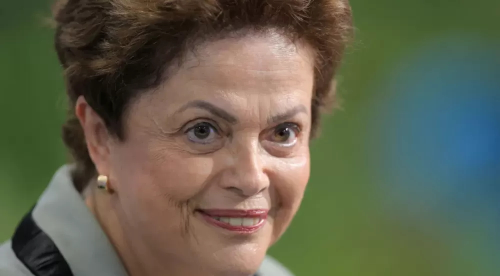 Dilma é reeleita para Banco do Brics após aval de Putin.