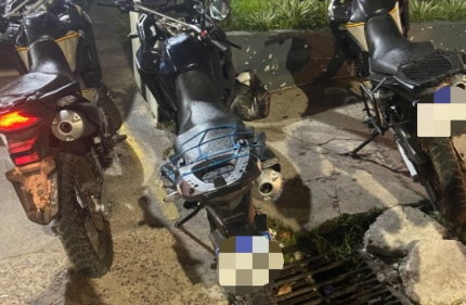AÇÃO POLICIAL: PM desmonta desmanche de motos em casa abandonada em Ouro Preto.