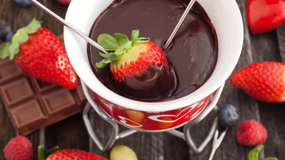 Fondue irresistível! Como preparar versões doces e salgadas em casa.
