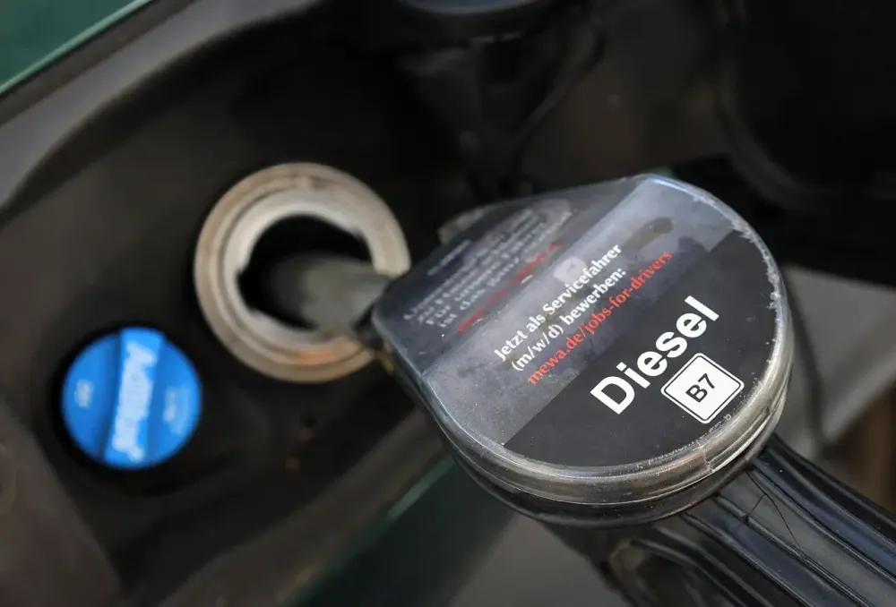 Moretti diz que fim de subsídio do diesel será lento para evitar choque de preços