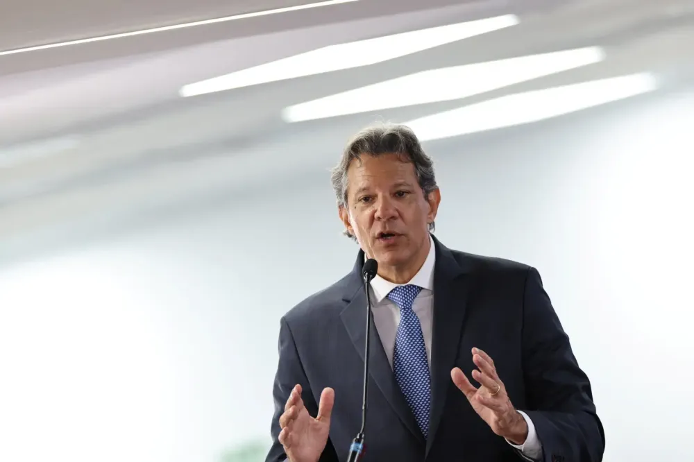 VÍDEO: Protesto do MBL interrompe palestra de Haddad na Unicamp e termina em briga