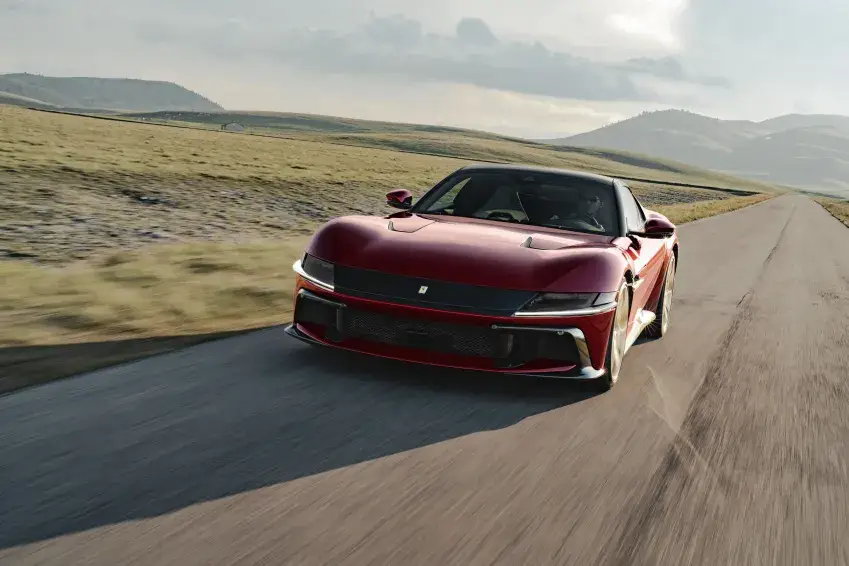 Ferrari atrai tradicionalistas com nova edição limitada V12 e câmbio manual