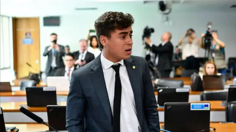 Nikolas Ferreira vira alvo de bolsonaristas após defender mediação entre Michelle e Flávio