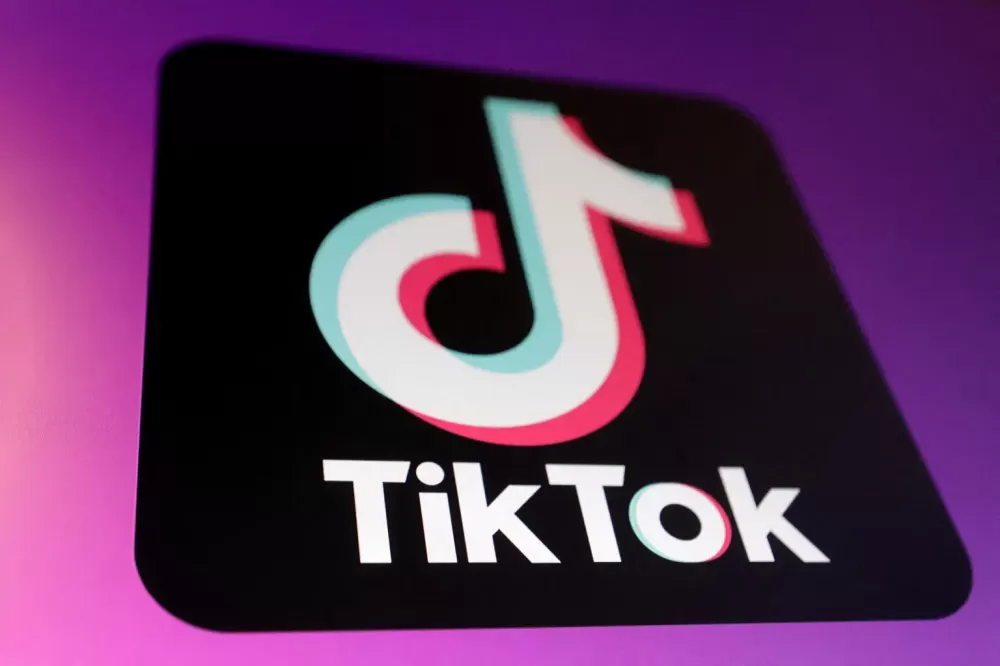Trump diz que pode reduzir tarifas à China para concluir acordo com o TikTok.