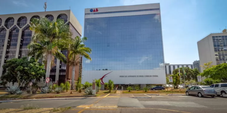 Golpe do falso advogado cresce e OAB cria canal de denúncia; confira.