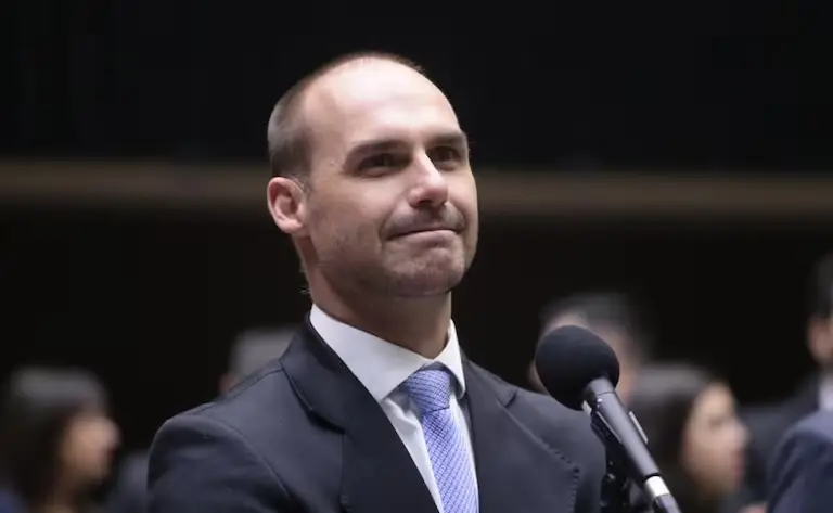 PF decide expulsar Eduardo Bolsonaro por abandono de cargo