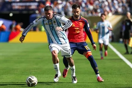 De Paul desabafa sobre 'teorias da conspiração' contra Argentina: “Nosso jeito os irrita”