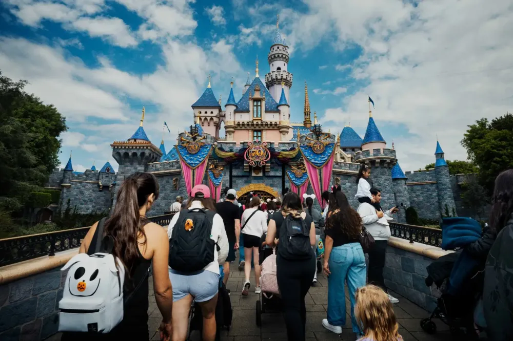 Streaming e parques temáticos impulsionam lucro da Disney no trimestre